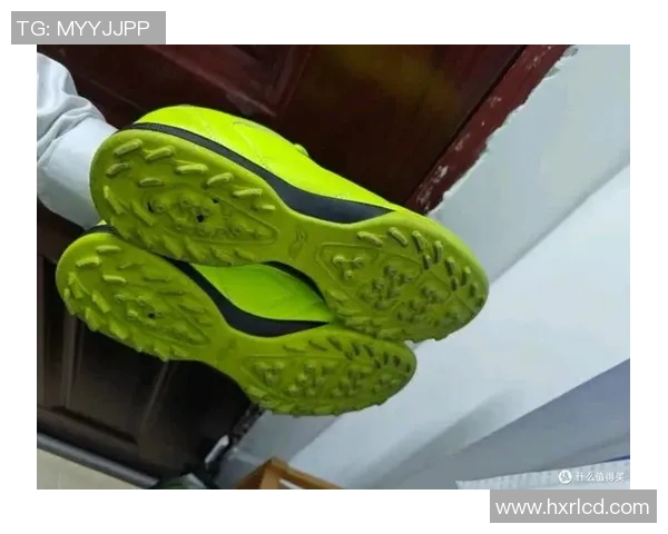 足球碎钉鞋的选择与使用技巧助你在赛场上大放异彩